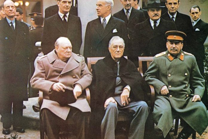 Churchill, Roosevelt und Stalin auf der Konferenz in Jalta im Februar 1945 / Nutzung des Bildes nur in Verbindung mit der Sendung. Keine Rechte für Social Media / Weiterer Text über ots und www.presseportal.de/nr/105413 / Die Verwendung dieses Bildes ist für redaktionelle Zwecke honorarfrei. Veröffentlichung bitte unter Quellenangabe: