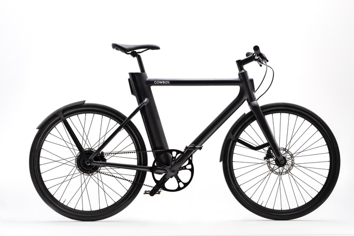 Die Mobilitätswende ist matt schwarz: Bike-Start-up Cowboy sichert sich über 4,7 Millionen Euro durch Crowdfunding