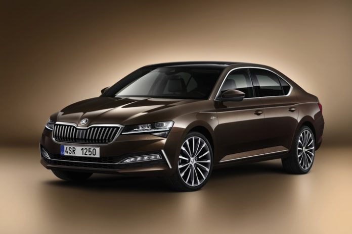 Als Fahrzeugpartner chauffiert SKODA die Musikstars in SUPERB-Limousinen zu den Konzerten des Rheingau Musik Festivals. Weiterer Text über ots und www.presseportal.de/nr/28249 / Die Verwendung dieses Bildes ist für redaktionelle Zwecke honorarfrei. Veröffentlichung bitte unter Quellenangabe: