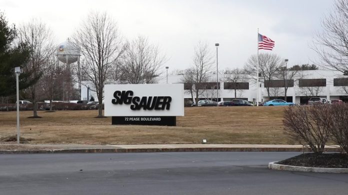 SÜDWESTRUNDFUNK
Neue Fälle dubioser Rüstungsexporte - Laut ARD Recherchen: Sig Sauer erneut unter Verdacht Ex Wirtschaftsminister Sigmar Gabriel für strafrechtliche Prüfung
Newington, New Hampshire, USA. Der neue Firmensitz der Sig Sauer Inc. in USA im Februar 2020. Die Firma ist eine 100prozentige Tochter der deutschen L&O Holding.
© SWR, honorarfrei - Verwendung gemäß der AGB im engen inhaltlichen, redaktionellen Zusammenhang mit genannter SWR-Sendung und bei Nennung