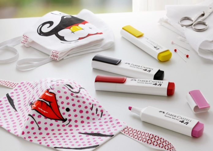 Kreativtrend Upcycling: Mund-Nase-Masken aus Stoffresten werden mit Textilmarkern zu echten Unikaten. Weiterer Text über ots und www.presseportal.de/nr/43147 / Die Verwendung dieses Bildes ist für redaktionelle Zwecke honorarfrei. Veröffentlichung bitte unter Quellenangabe:
