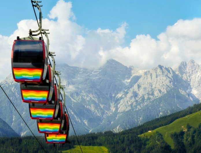 Der Tourismus und somit auch die Bergbahnen stehen für die Freiheit des Reisens und der Begegnung, für die Natur und ihre Zugänglichkeit. Und für die Freude im Sinne von Sport, Bewegung und Genuss. Das alles ist derzeit bedroht, durch einen Virus, der uns zeigt wie verletzlich diese Freiheit ist. Diese ist aber auch im Hinblick auf aktuelle Gesellschaftsthemen wie Diskriminierung, Menschenwürde und soziale Ungerechtigkeit immer wieder in Gefahr.?Als Bergbahn wollen wir gerade in diesen schwierigen Zeiten ein sichtbares Zeichen setzen und treten im Zuge des World Pride Days für Toleranz, Weltoffenheit, Respekt, Solidarität und Vielfalt ein?, so GF Toni Niederwieser. ?Wir als Bergbahnen leben von der Toleranz als Grundlage des Zusammenlebens und Zusammenkommens. Wir leben davon, dass Menschen - gleich welcher Hautfarbe, Sprache, Religion oder sexueller Identität - sich frei und selbstbewusst begegnen können, die gleichen Rechte haben und die gleiche Freiheit genießen ? das soll und muss uns wert sein, dafür sichtbar einzutreten.? Für diese Haltung wollen die Bergbahnen Fieberbrunn ein kommunikatives ?Transportmittel? sein. Zum 27.6. werden sie daher ihre Gondeln mit den Regenbogenfarben bekleben ? dem Zeichen der weltweiten Pride-Bewegung.  ?Auch wenn wir in der Regel vom Marketing geleitet sind?, so GF Toni Niederwieser weiter, ?haben die Bergbahnen in den letzten Monaten vor Augen geführt bekommen, was ihr eigentlicher genetischer Code ist: Freiheit, Toleranz, Respekt. Ohne diese Werte und Wertschätzung lässt sich unser Angebot nicht wirklich erleben.? Die Bergbahnen Fieberbrunn werden somit beim diesjährigen World Pride Day am 27.6. teilnehmen und mit den Regenbogen-Gondeln Farbe bekennen ? als Zeichen der Unterstützung für die Pride-Bewegung und in der Hoffnung, dass es mit der Welt bergauf geht. Darüber hinaus wollen die Bergbahnen Fieberbrunn weitere Akzente am Berg setzen und dabei Nähe & Distanz als brisante Themen der Zukunft im alpinen Raum aufgreifen. Ma...