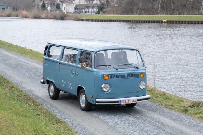 50 Kilometer Zukunft: Eine Reise in die Geschichte des Volkswagen T2 Elektro-Bulli / Der Bulli der Generation T2 entstand als vollelektrisches Fahrzeug mit damals beachtlichen 50 Kilometern Reichweite - 120 Exemplare baute Volkswagen ab 1972 weitgehend in Handarbeit / Weiterer Text über ots und www.presseportal.de/nr/19185 / Die Verwendung dieses Bildes ist für redaktionelle Zwecke unter Beachtung ggf. genannter Nutzungsbedingungen honorarfrei. Veröffentlichung bitte mit Bildrechte-Hinweis.