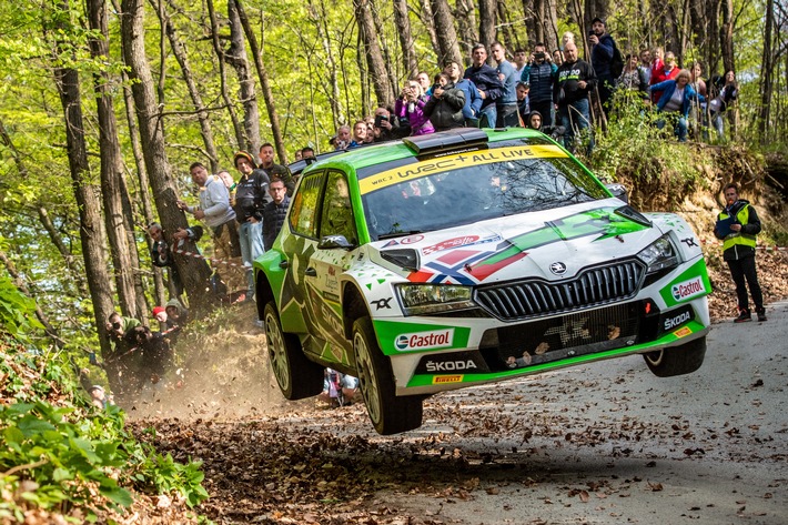 Rallye Kroatien: SKODA Teams feiern Doppelsieg in WRC3, Andreas Mikkelsen behauptet WRC2-Spitze